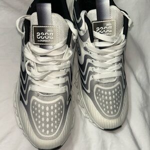 Popkick Women's Black and White Sneakers